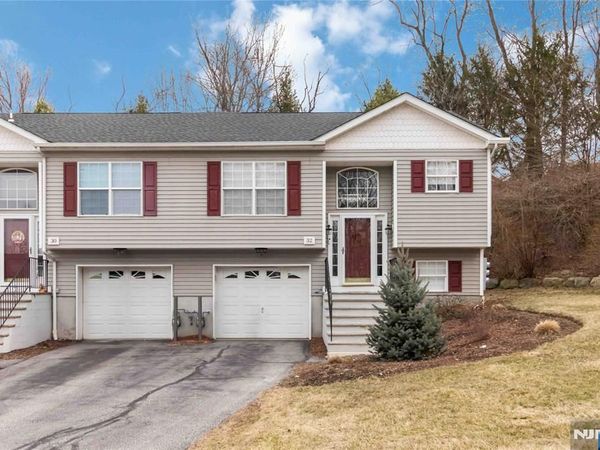 32 Oak Point Drive, HAMBURG, NJ 07419