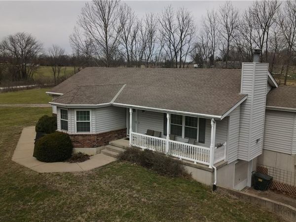 26313 S Smoke Road, Peculiar, MO 64078