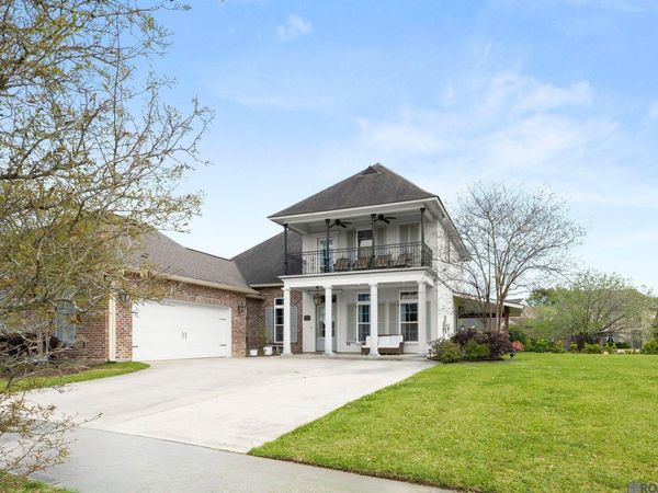 3755 Club View Ct, Zachary, LA 70791