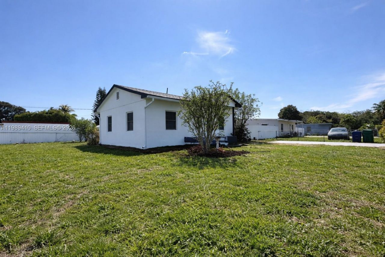 2450 NW 157th St Rd , Miami Gardens, FL 33054 Photo