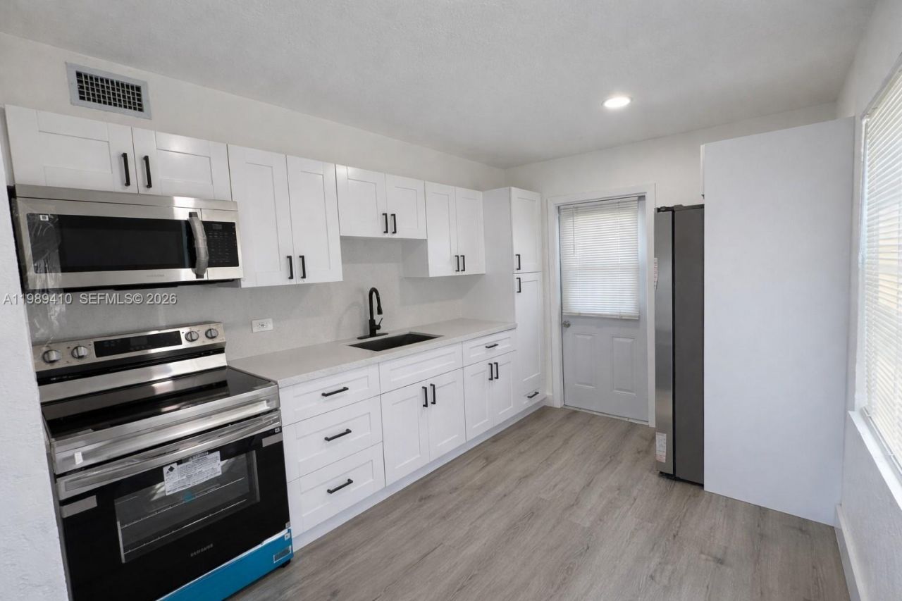 2450 NW 157th St Rd , Miami Gardens, FL 33054 Photo