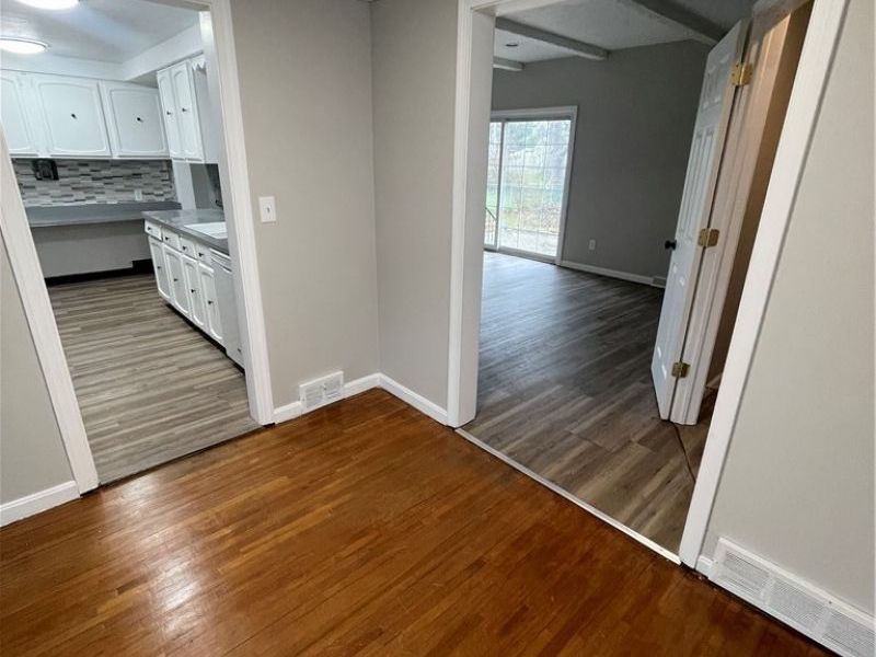 1663 Lyndhurst, Lyndhurst, OH 44124 Photo 8