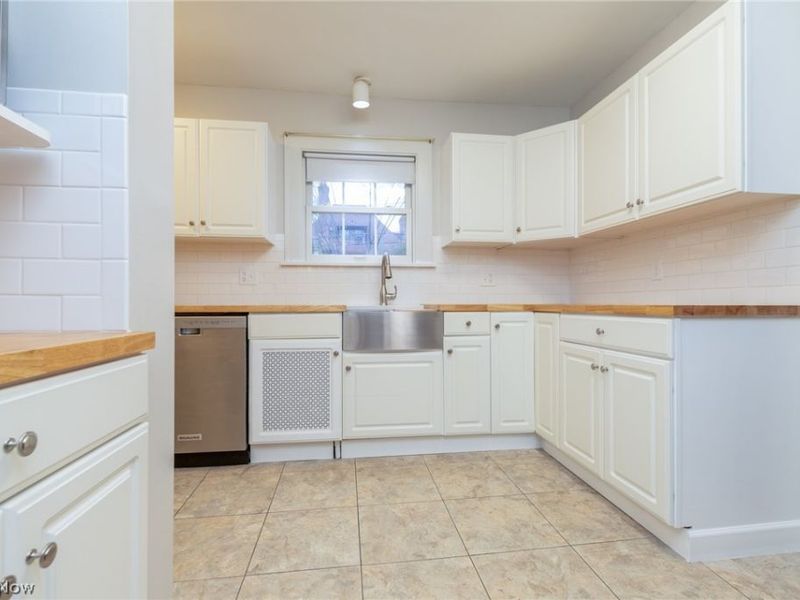 3350 Avalon Road, Shaker Heights, OH 44120 Photo 9