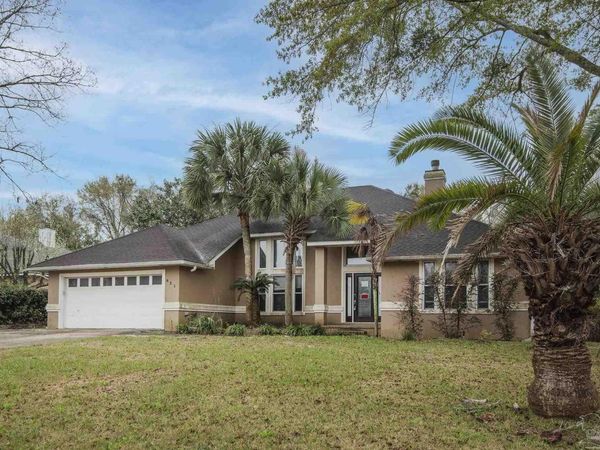 831 Shadow Ridge Dr, Pensacola, FL 32514