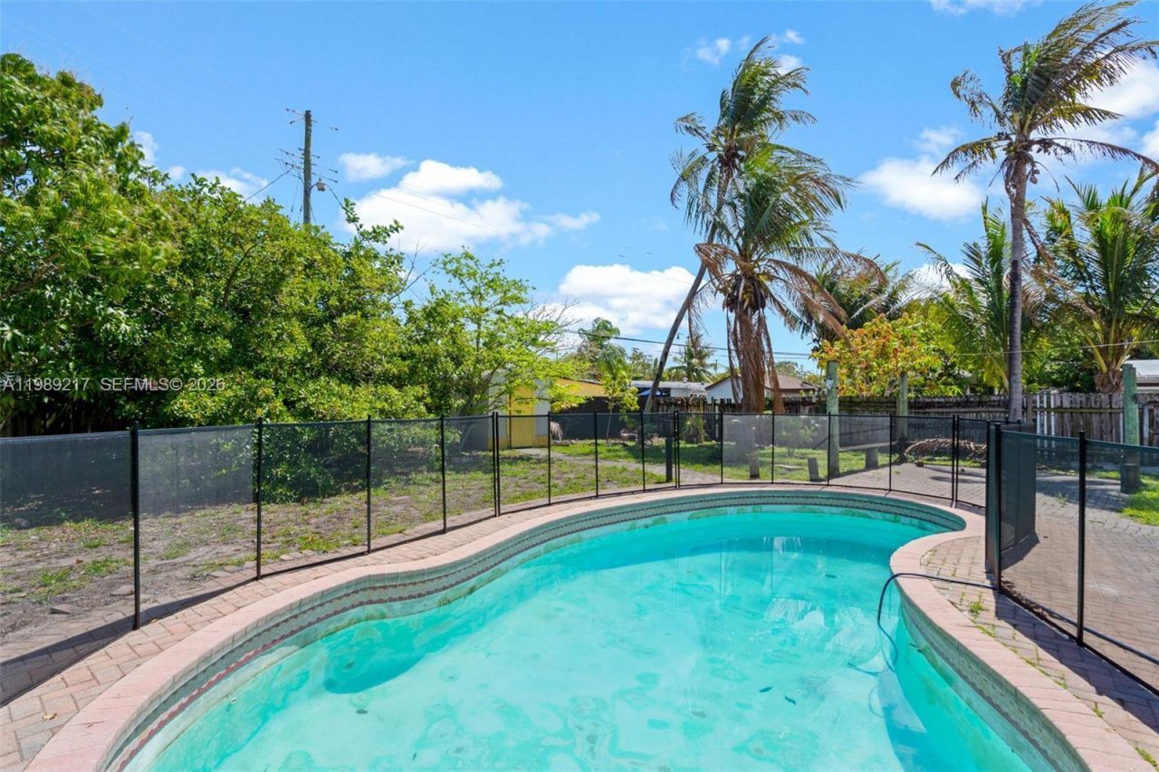 4750 NE 17th Ave , Pompano Beach, FL 33064 Photo