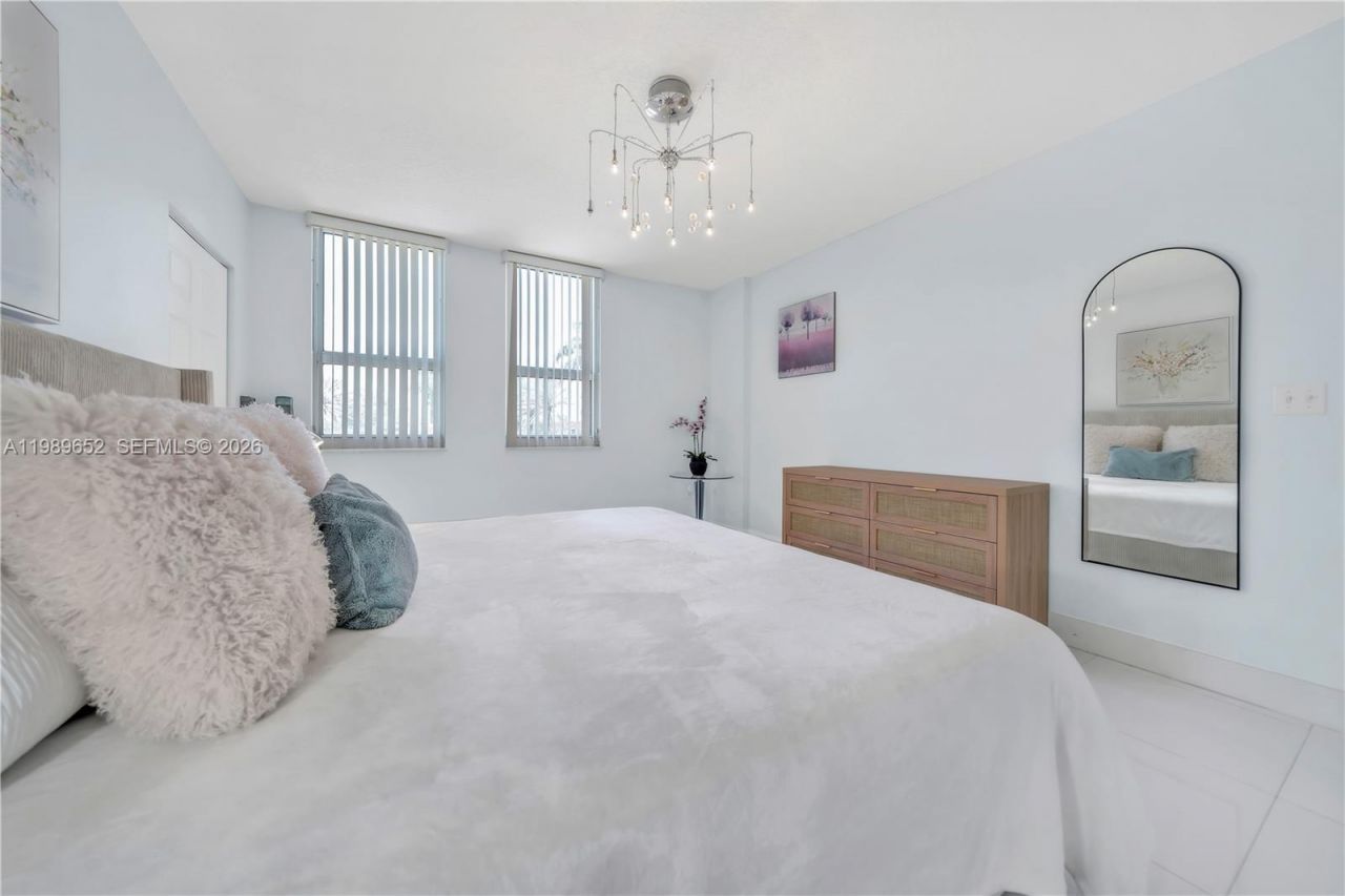 2080 S Ocean Dr, Unit 202, Hallandale Beach, FL 33009 Photo
