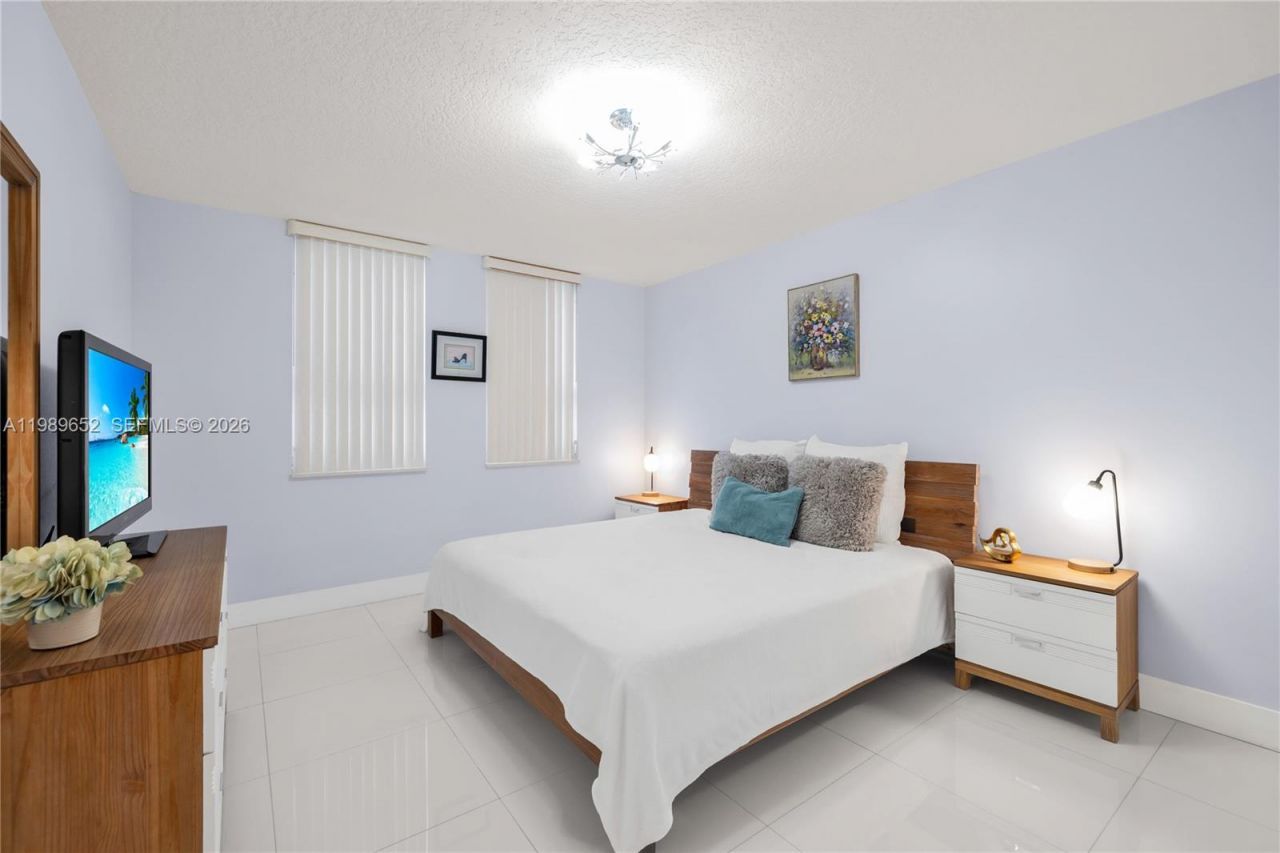 2080 S Ocean Dr, Unit 202, Hallandale Beach, FL 33009 Photo