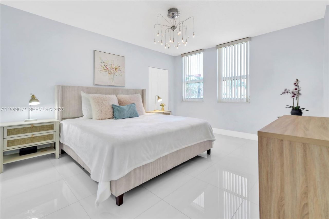 2080 S Ocean Dr, Unit 202, Hallandale Beach, FL 33009 Photo