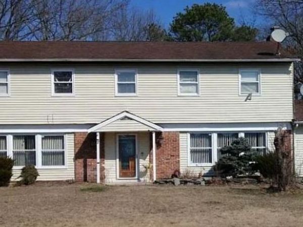 7 Groton Lane , Coram, NY 11727