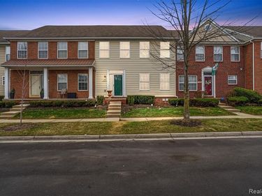 253 Stonegate W, Pontiac, MI 48341
