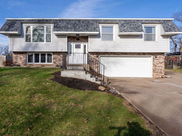 5644 Appomattox Road , Davenport, IA 52806