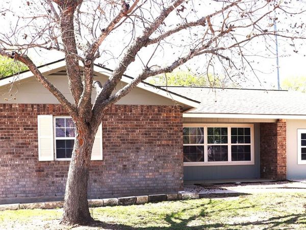 606 Mildred ST, Burnet, TX 78611