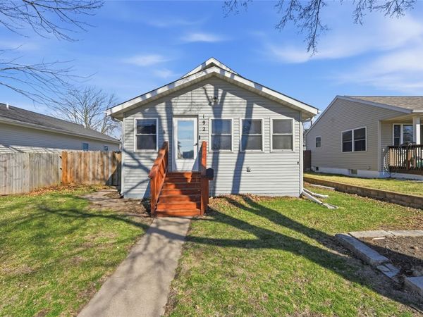 192 15th Avenue SW, Cedar Rapids, IA 52404