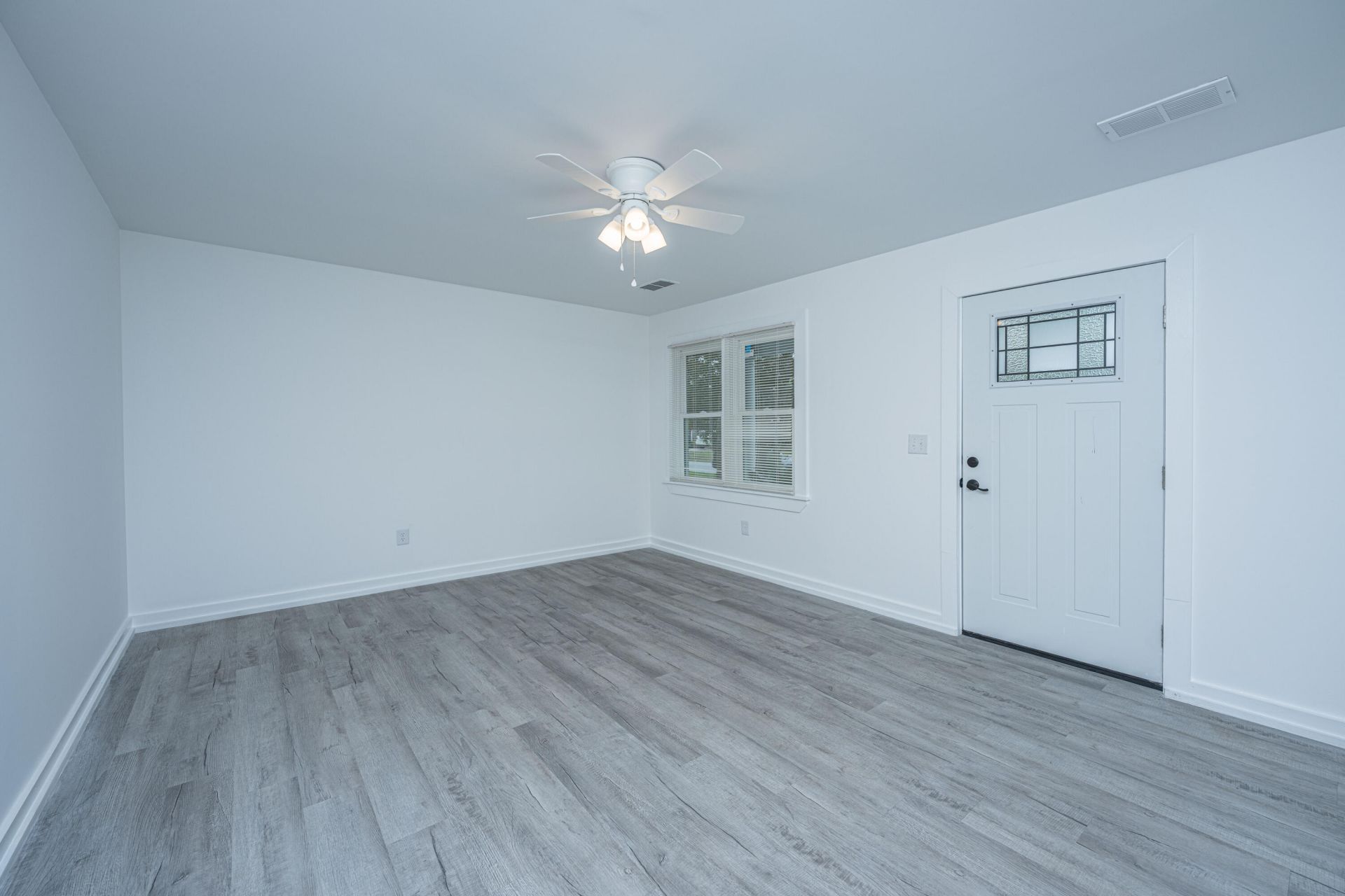 814 Hoss Road Photo 4