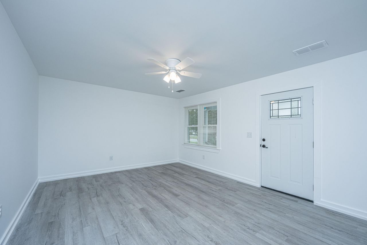 814 Hoss Road Photo 8