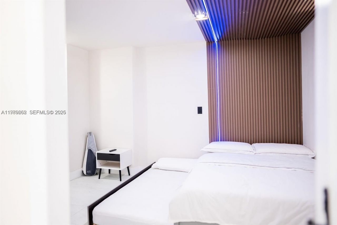 2903 N Miami Beach Blvd , Unit 903, North Miami Beach, FL 33160 Photo