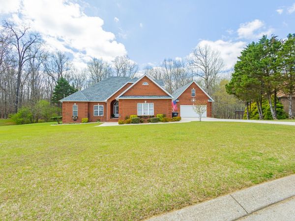 306 Hillcrest Dr, Tullahoma, TN 37388