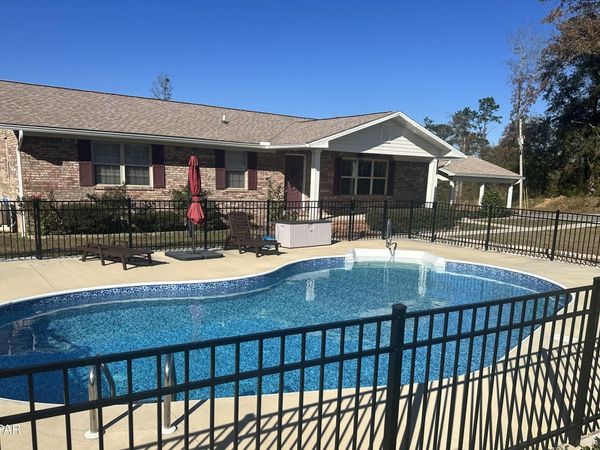 7426 Berry Drive, Grand Ridge, FL 32442