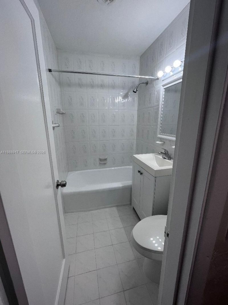 190 W 51st St , Hialeah, FL 33012 Photo