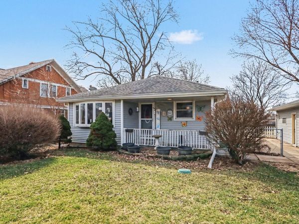 900 Old Indian Trail , Aurora, IL 60506