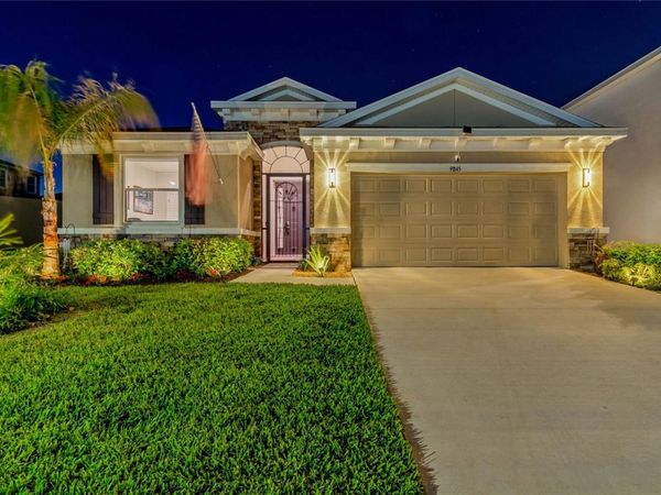9845 SHORELINE VIEW WAY, WESLEY CHAPEL, FL 33545
