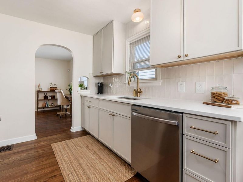 1257 Loretta Avenue, Columbus, OH 43211 Photo 9