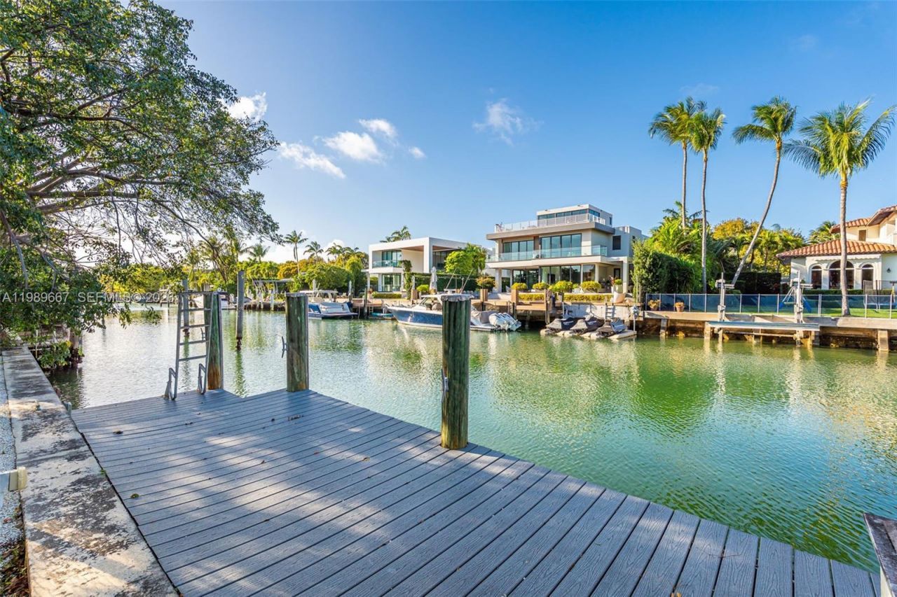 221 Knollwood Dr, Key Biscayne, FL 33149 Photo
