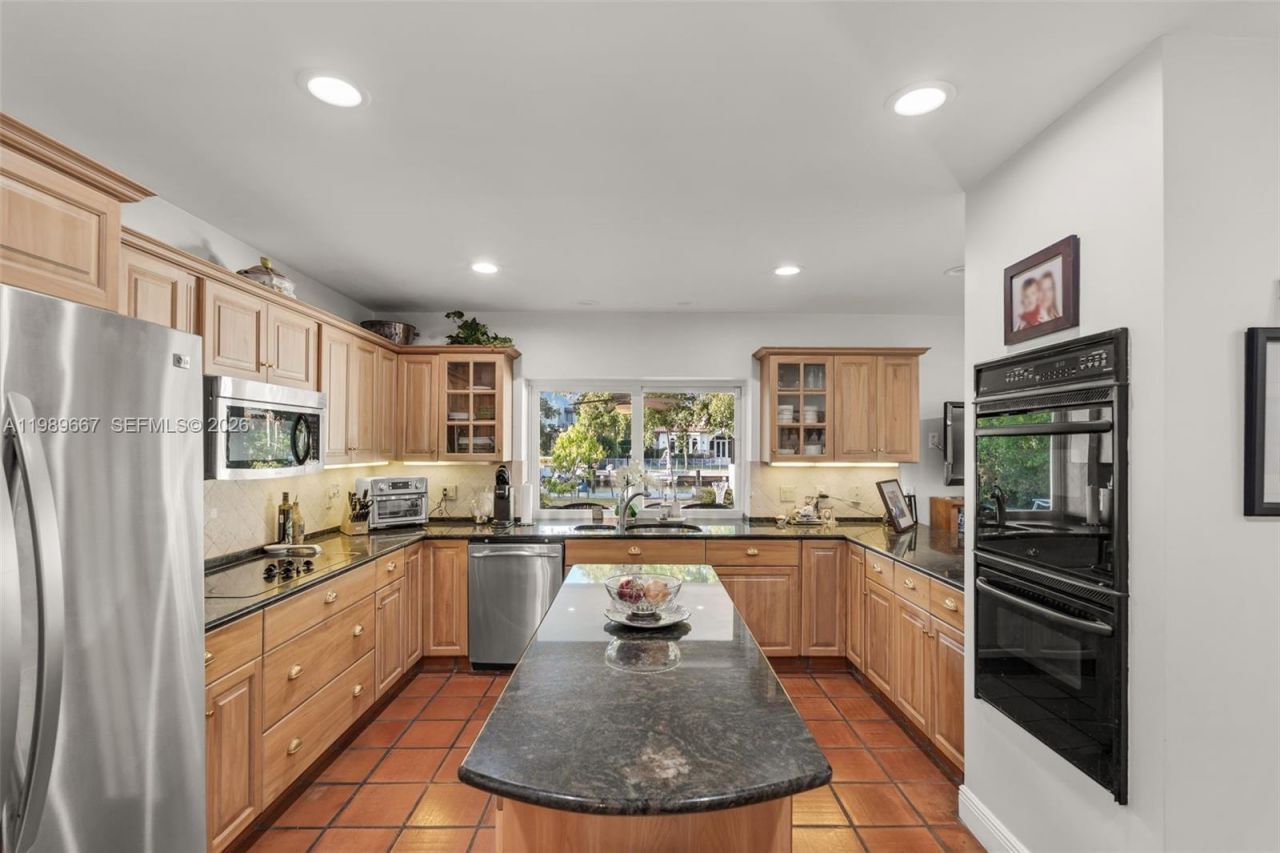 221 Knollwood Dr, Key Biscayne, FL 33149 Photo