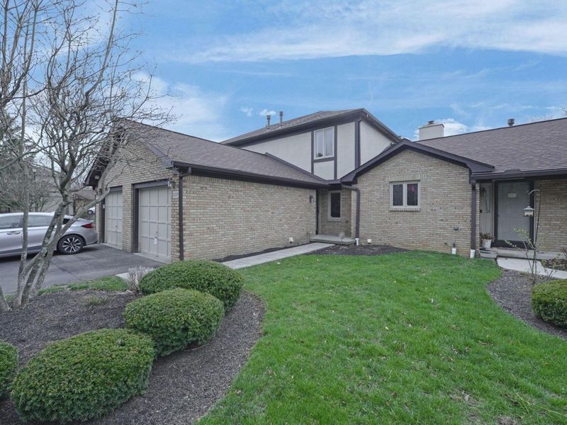 1639 Six Point Court, Columbus, OH 43085 Photo 2