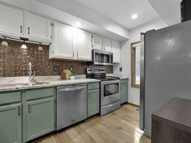 1639 Six Point Court, Columbus, OH 43085 Photo 4