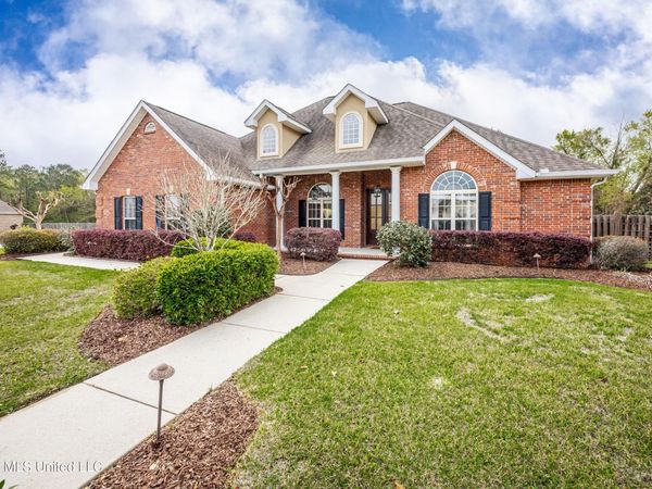 6212 Olde Magnolia Drive, Ocean Springs, MS 39564