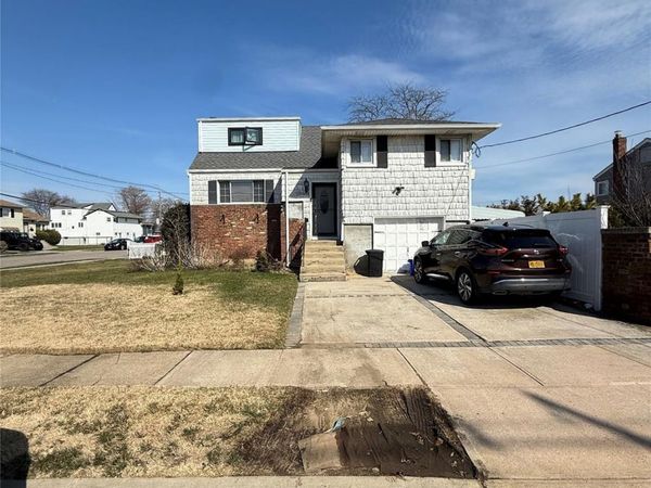 433 Miller Avenue , Freeport, NY 11520