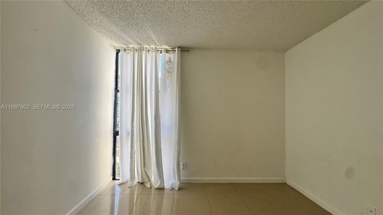 17021 N Bay Rd, Unit 1015, Sunny Isles Beach, FL 33160 Photo