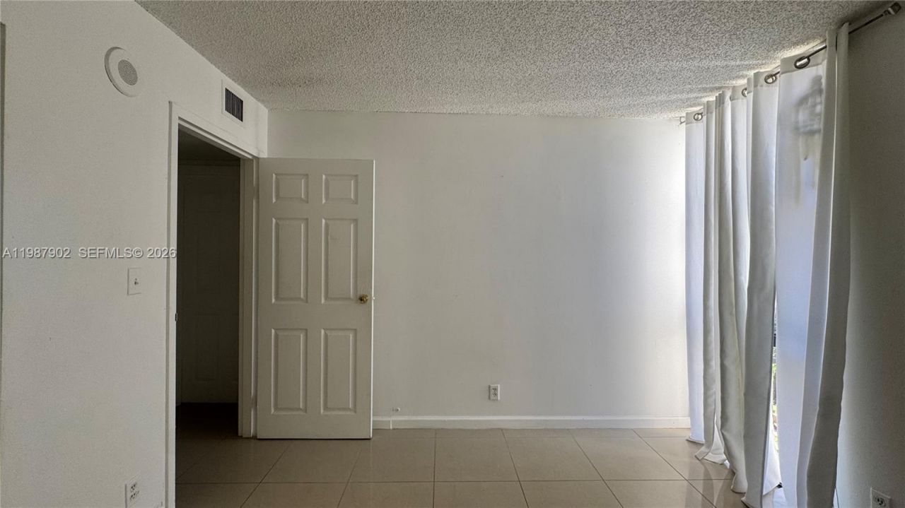 17021 N Bay Rd, Unit 1015, Sunny Isles Beach, FL 33160 Photo