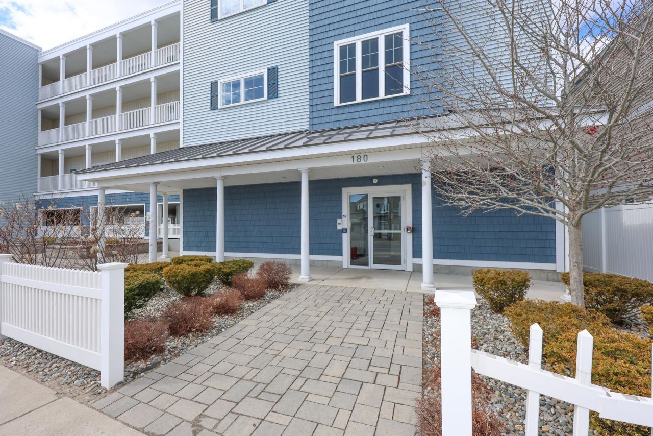 180 Ashworth Avenue, Unit 101, Hampton, NH 03842 Main Photo