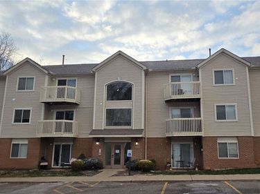 1452 Buckingham Gate Boulevard, Unit D, Cuyahoga Falls, OH 44221