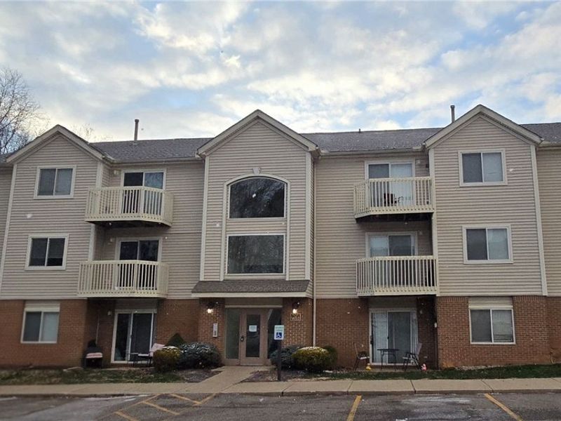 1452 Buckingham Gate Boulevard, Unit D, Cuyahoga Falls, OH 44221 Photo 1