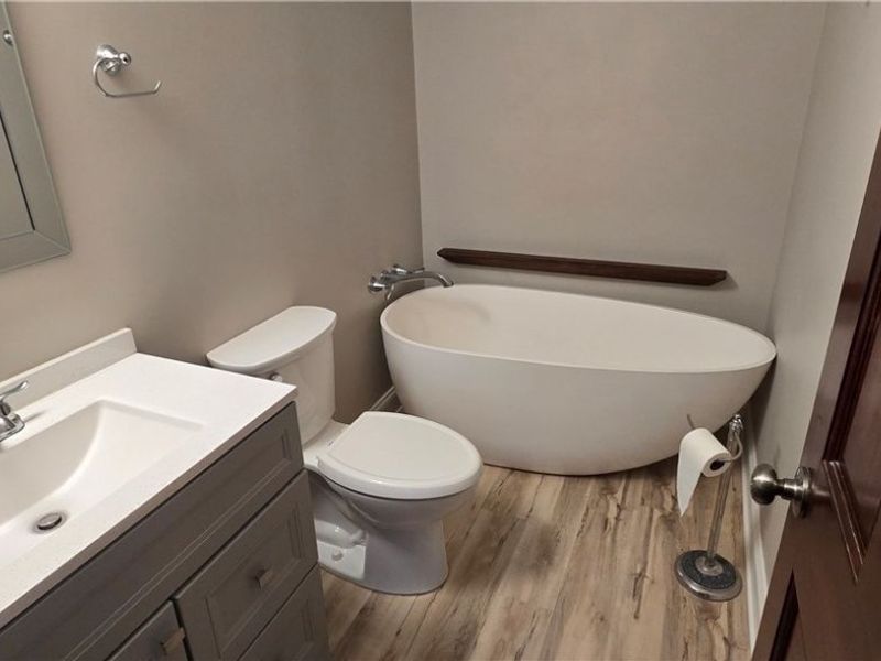 1452 Buckingham Gate Boulevard, Unit D, Cuyahoga Falls, OH 44221 Photo 11