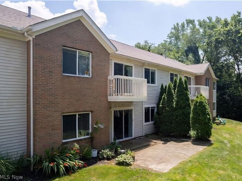 1452 Buckingham Gate Boulevard, Unit D, Cuyahoga Falls, OH 44221 Photo 2