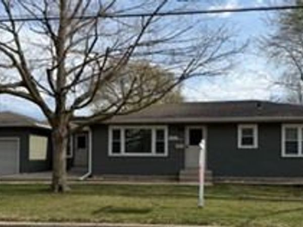 208 W State Street, North Aurora, IL 60542