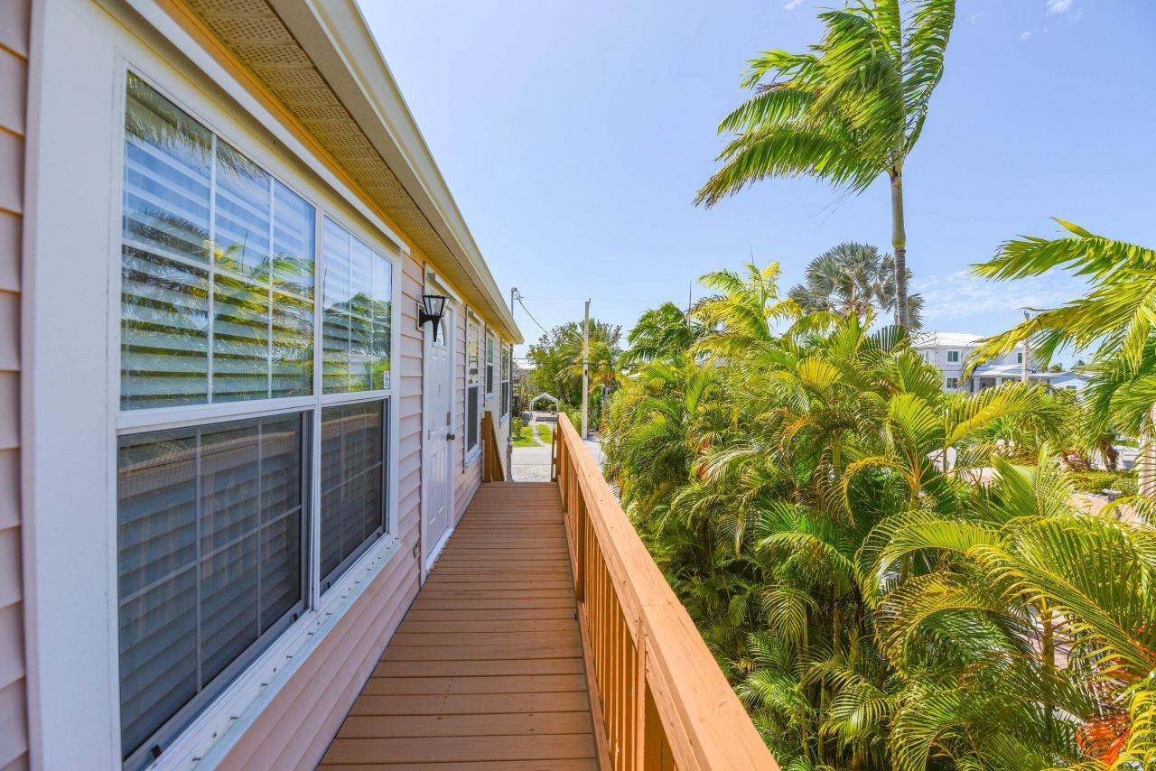 1011 E Caribbean Drive, Summerland Key, FL 33042 Photo