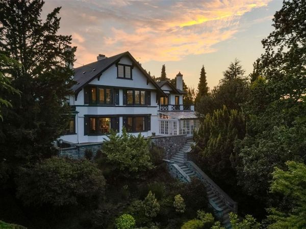 1630 York Pl, Oak Bay, BC V8R 5X2