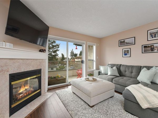 9945 Fifth St, Unit 302, Sidney, BC V8L 5L8