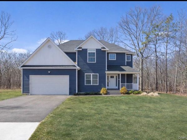 32 Florida Avenue , Medford, NY 11763