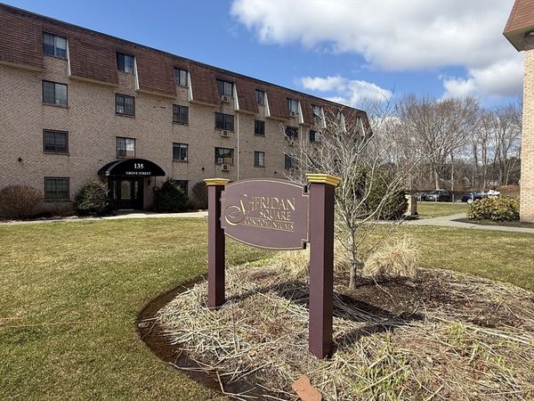 135 Grove, Unit 123, Rockland, MA 02370