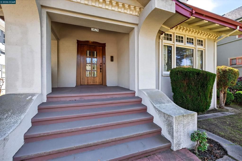 3824 Lakeshore Ave, Oakland, CA 94610 Main Photo