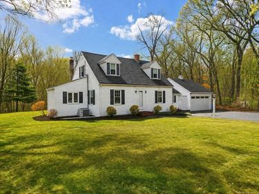 129 Mill St, Hopedale, MA 01747