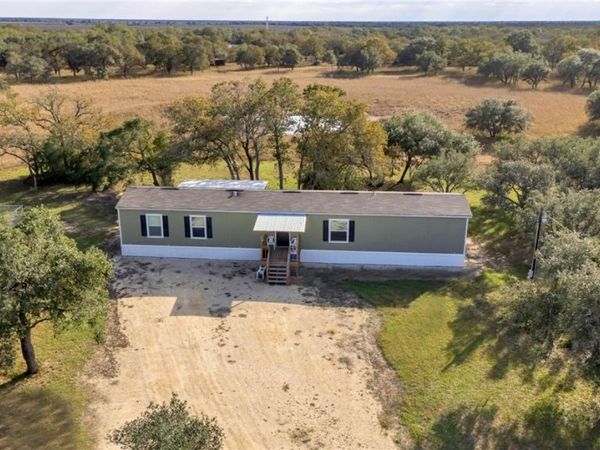 441 Private Road 1065 , Hallettsville, TX 77964