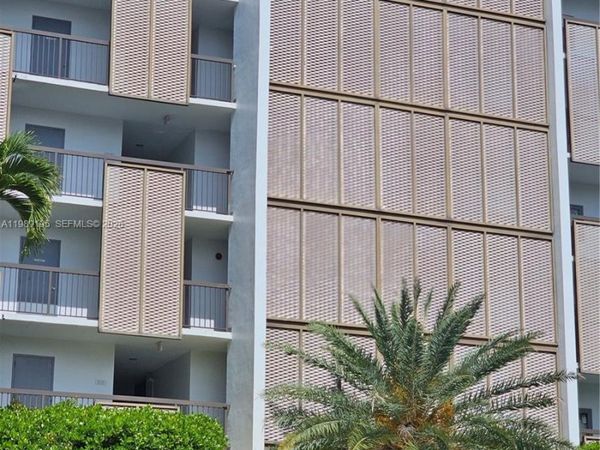 20400 W Country Club Dr, Unit 601, Aventura, FL 33180