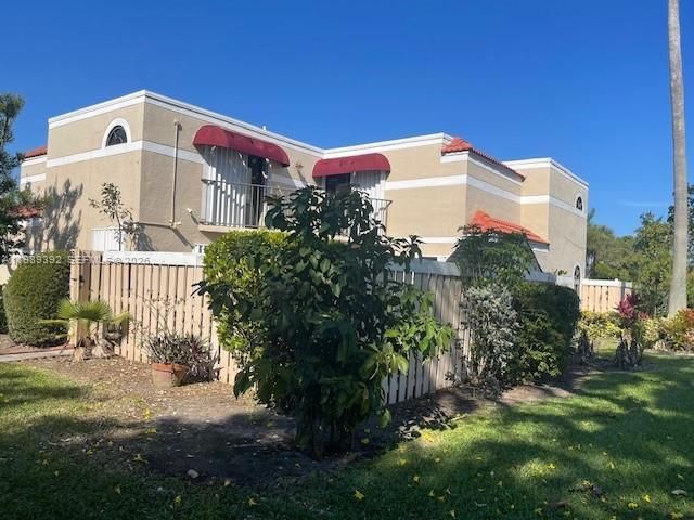 3955 Village Dr , Unit D, Delray Beach, FL 33445 Photo